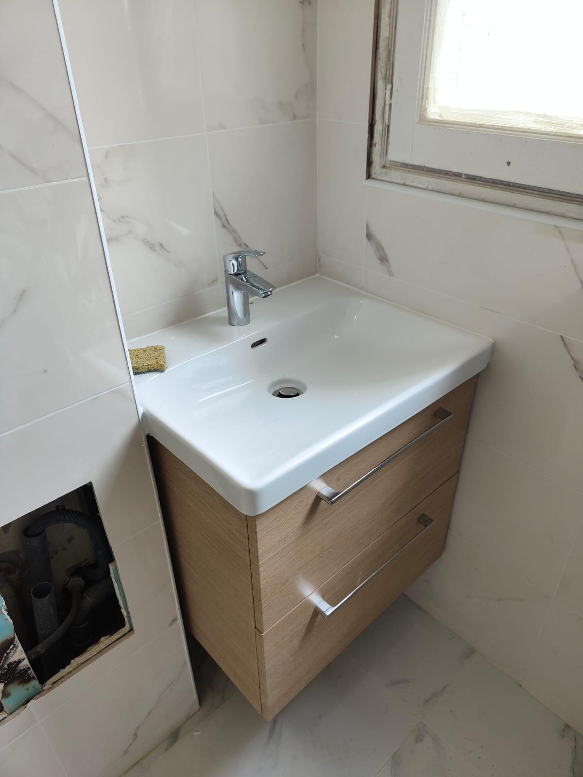 Salle de bain – faïence mur, sol et lavabo